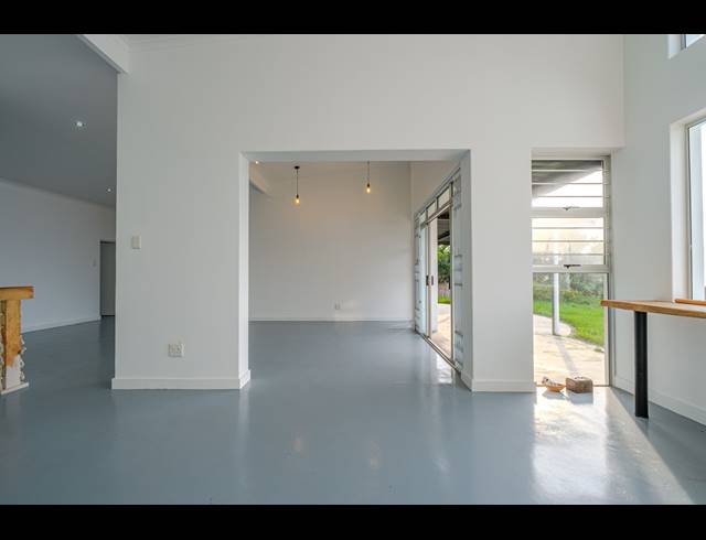 5 BEDROOM FREESTANDING FOR SALE IN BALLITO CENTRAL